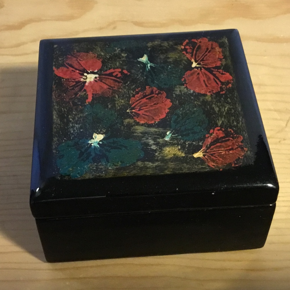 Vintage Japanese Lacquer Jewelry Box Romantic